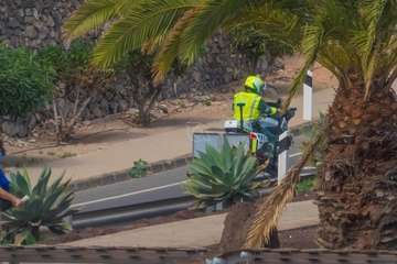  Encomiable servicio de auxilio de una patrulla de la Guardia Civil de Tráfico en Telde/Reportaje Antonio Rico.